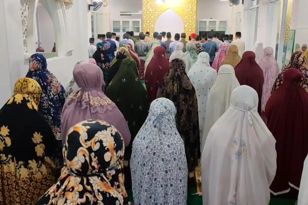 Niat Sholat Id Idul Fitri 1445 H sebagai Imam dan Makmum, Berbahasa Arab dan Latin