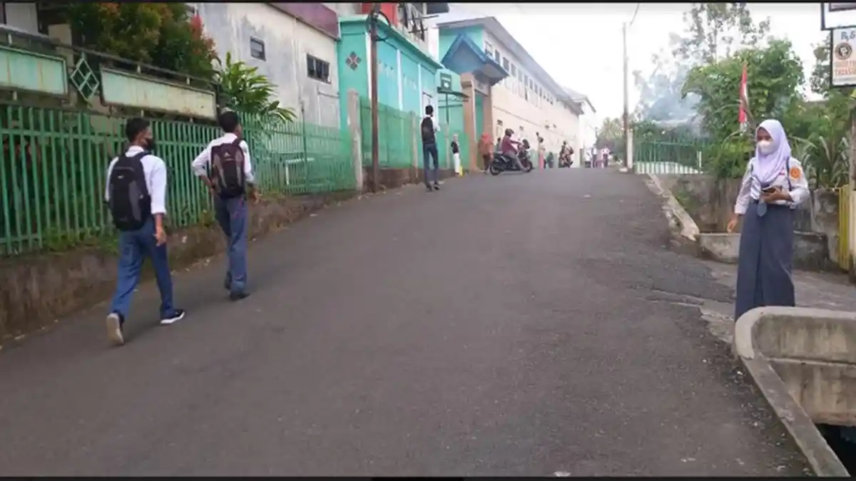 Ujicoba PTM di Pagaralam, Banyak Siswa Pakai Seragam Kekecilan