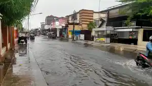 Genangan-air-di-jalan-Jendral-Sudirman-ddd.jpg