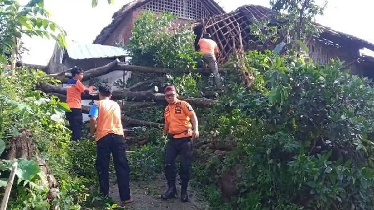 Rumah Warga di Karanganyar Rusak Akibat Angin Kencang