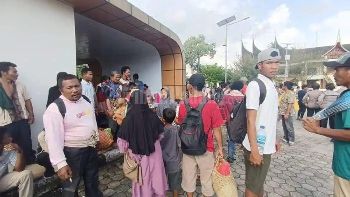 Masyarakat Air Bangis yang Demo di Padang Dipaksa Bubar dan Pulang: "Tidak Ada Lagi Harapan"
