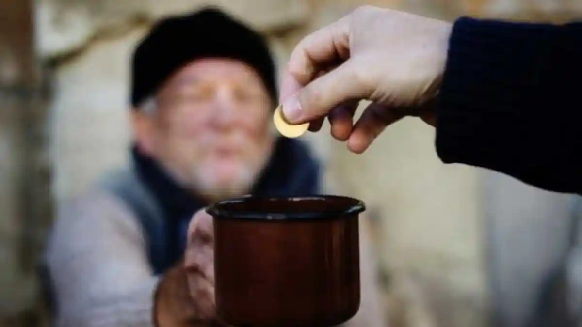 6 Manfaat Luar Biasa Sedekah di Bulan Ramadhan,  Memperlancar Rezeki hingga Menjauhkan Sifat Kikir