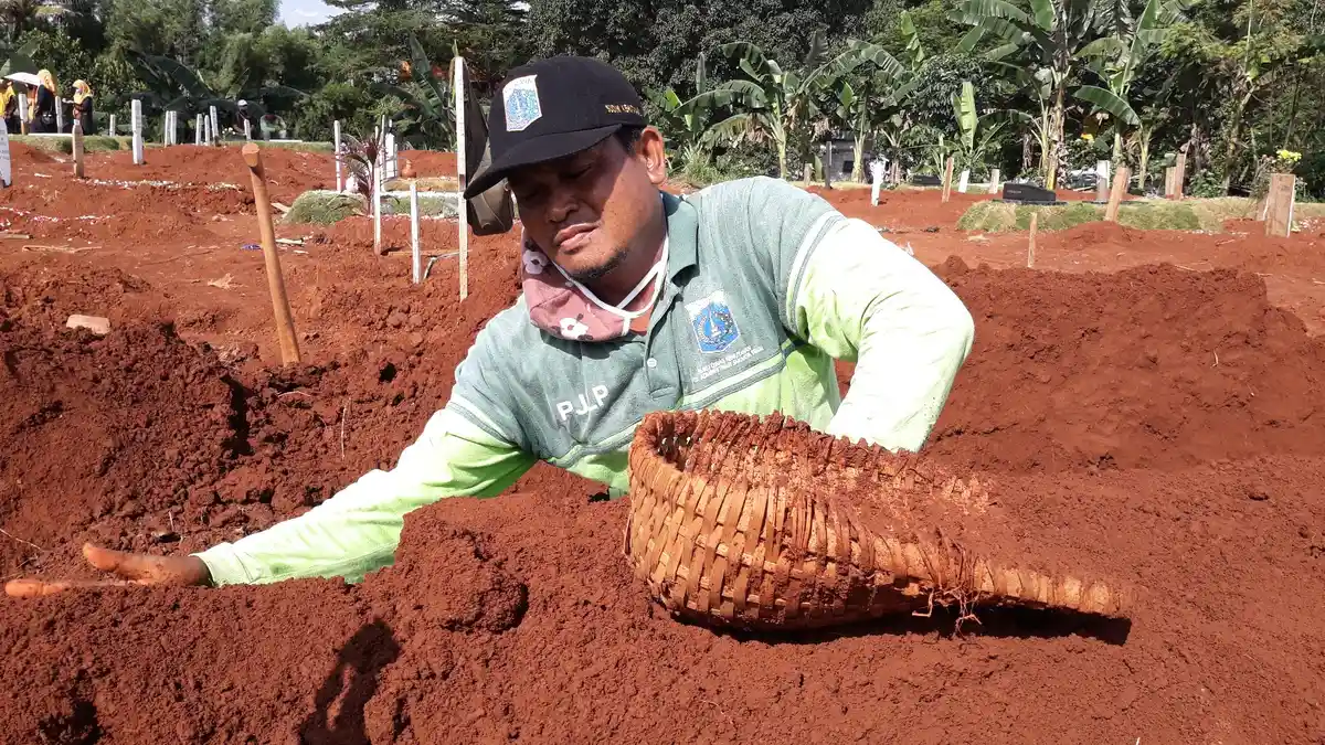 Pesan Penggali Makam Bagi yang Abai Saat Masa PSBB: Bakal Berakhir di Kuburan!