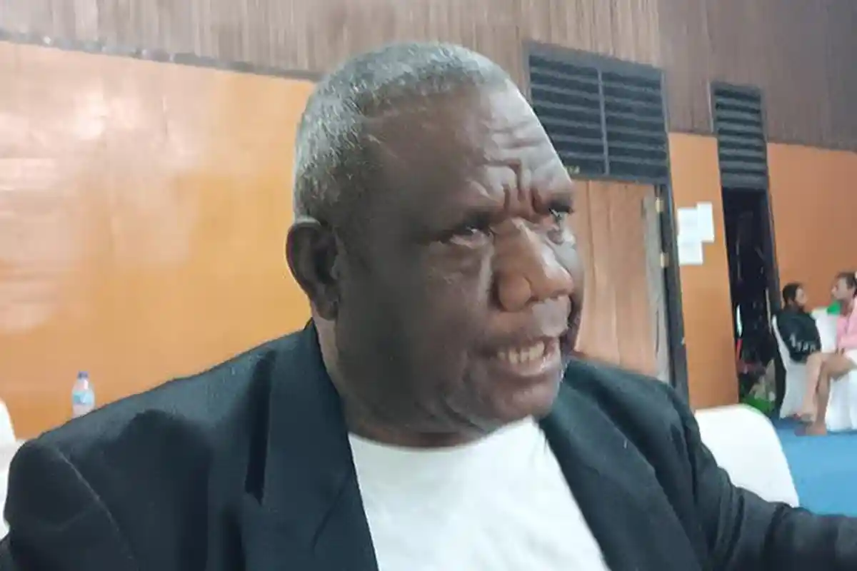 Dinas Perdagangan Nakertrans Maybrat Latih dan Bina Warga Kampung Aitrem tentang Kerajinan Tangan