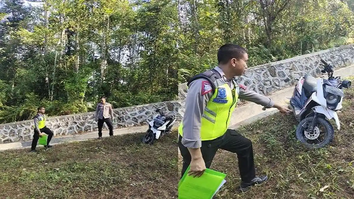 Detik-detik Kecelakaan Maut di Kolaka Timur, Pengendara Motor Hilang Kendali Terjun ke Drainase