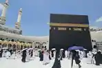 Suasana-area-Kakbah-di-awal-musim-haji-Jumat-252025.jpg