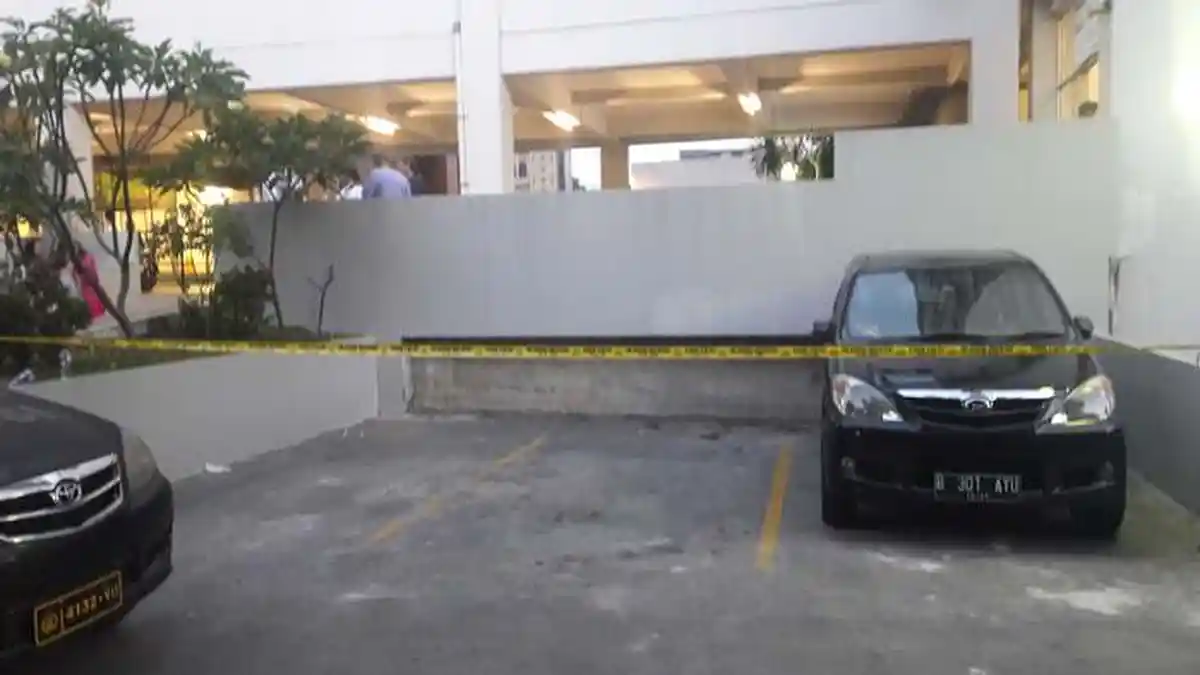 Seorang Pria Tewas Terjatuh dari Apartemen Menteng Square