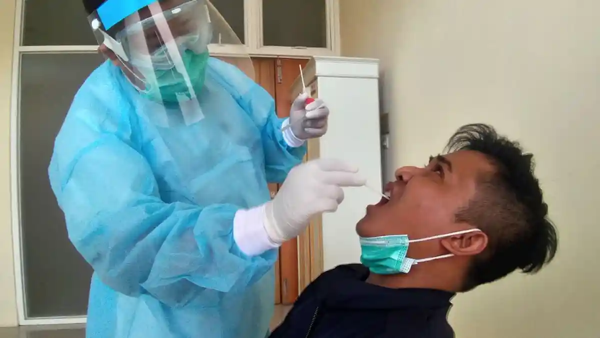 Ini Bahayanya Tes Swab Sendiri Tanpa Bantuan Tenaga Profesional