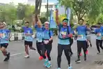 PENUH-GAYA-Ratusan-peserta-Borneo-Berlari-5K-tampil-penuh-gaya-meski-kelelahan-mulai-terasa.jpg