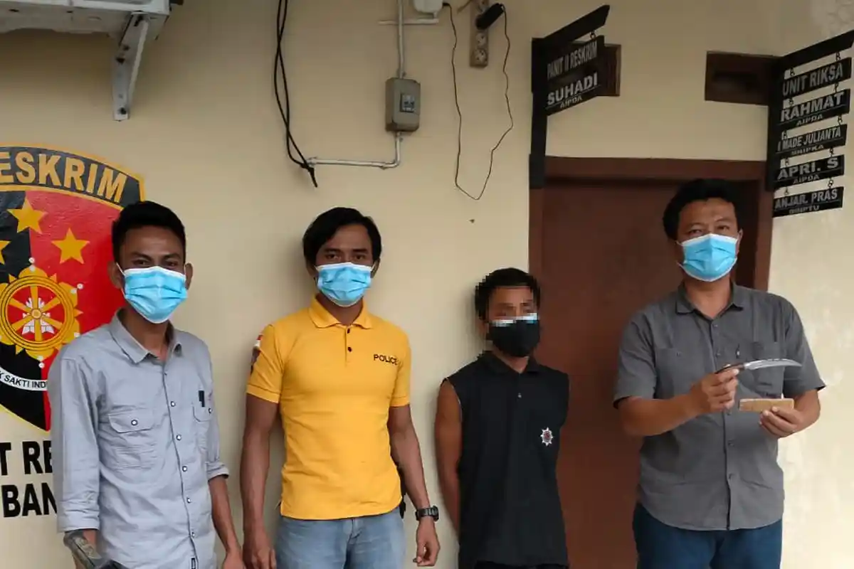 Sakit Hati, Penjaga Makam di Tulangbawang Lampung Acungkan Badik