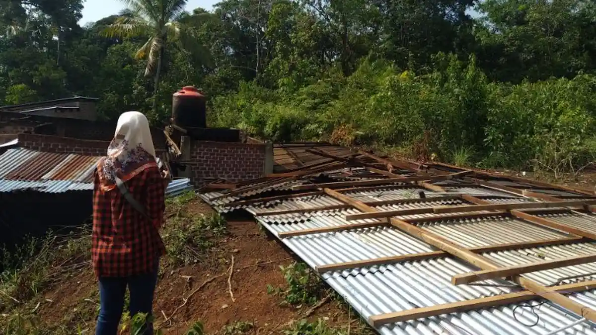 Angin Puting Beliung Hantam 11 Rumah di Kelurahan Jogo Boyo Lubuklinggau, 3 Rusak Berat
