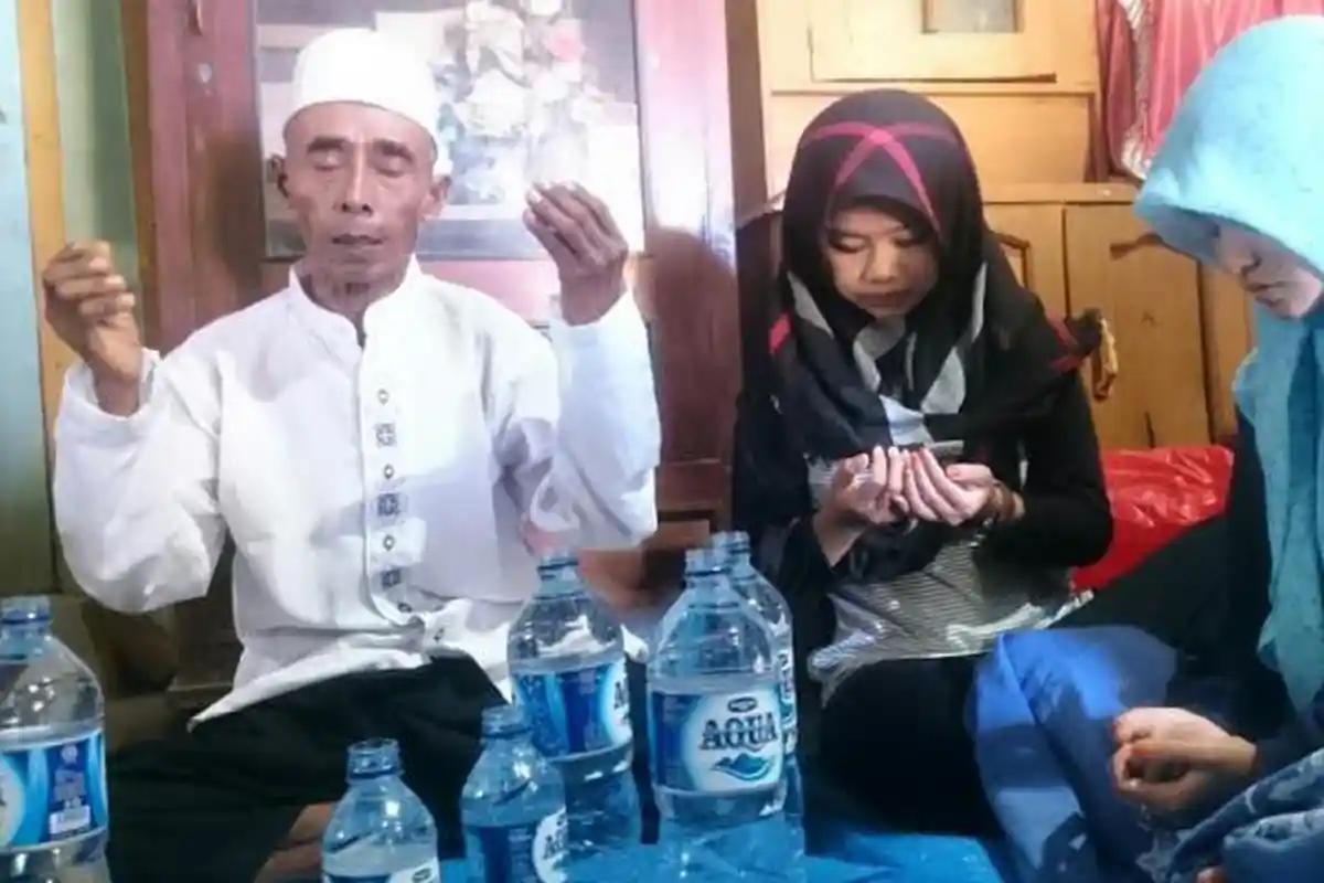 Berhaji Misterius, Kasrin si Tukang Becak Bawa Pulang Benda ini, Orang pun Berebutan