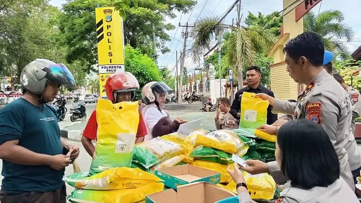 Polresta Palu Distribusikan 10 Ton Beras Murah Lewat Polsek Jajaran