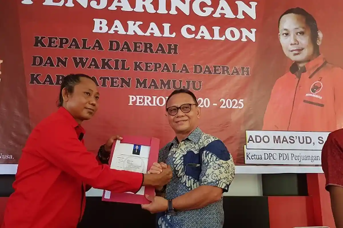 Habsi Wahid Resmi Kembalikan Formulir Bakal Calon Bupati di DPI Perjuangan Mamuju
