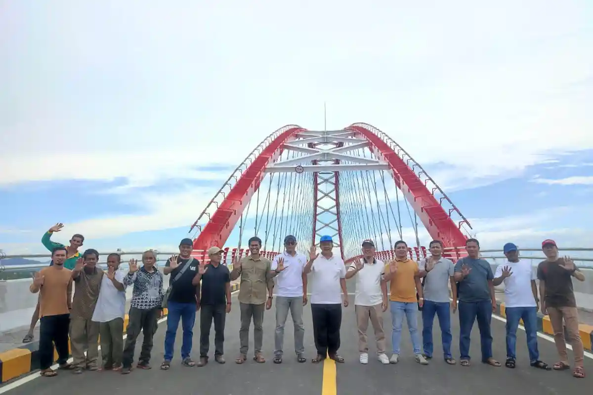 Sekda Sambas Fery Madagaskar Tinjau Kesiapan Open Traffic Jembatan Sungai Sambas Besar