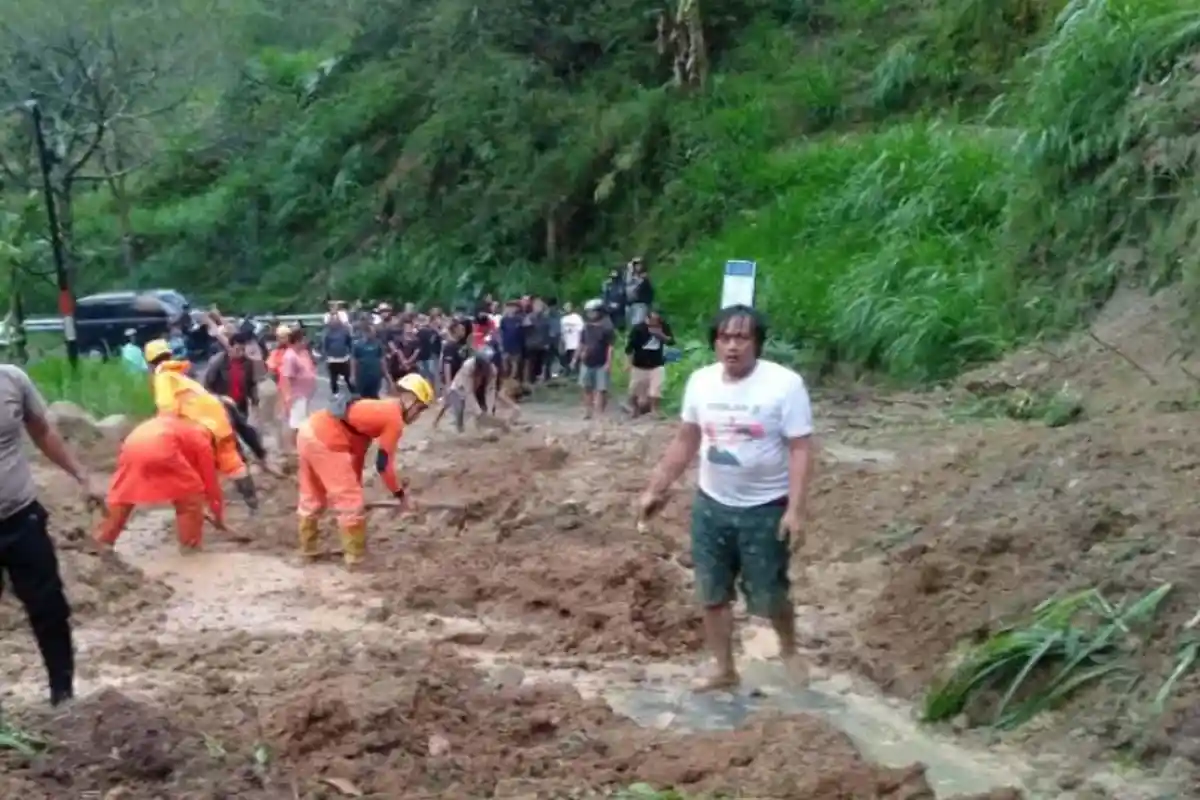 Kabupaten Magetan Dikurung 7 Bencana Tanah Longsor, Pengendara Motor Tewas Tertimpa Longsor