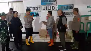 Kapolres-Beri-Bantuan.jpg