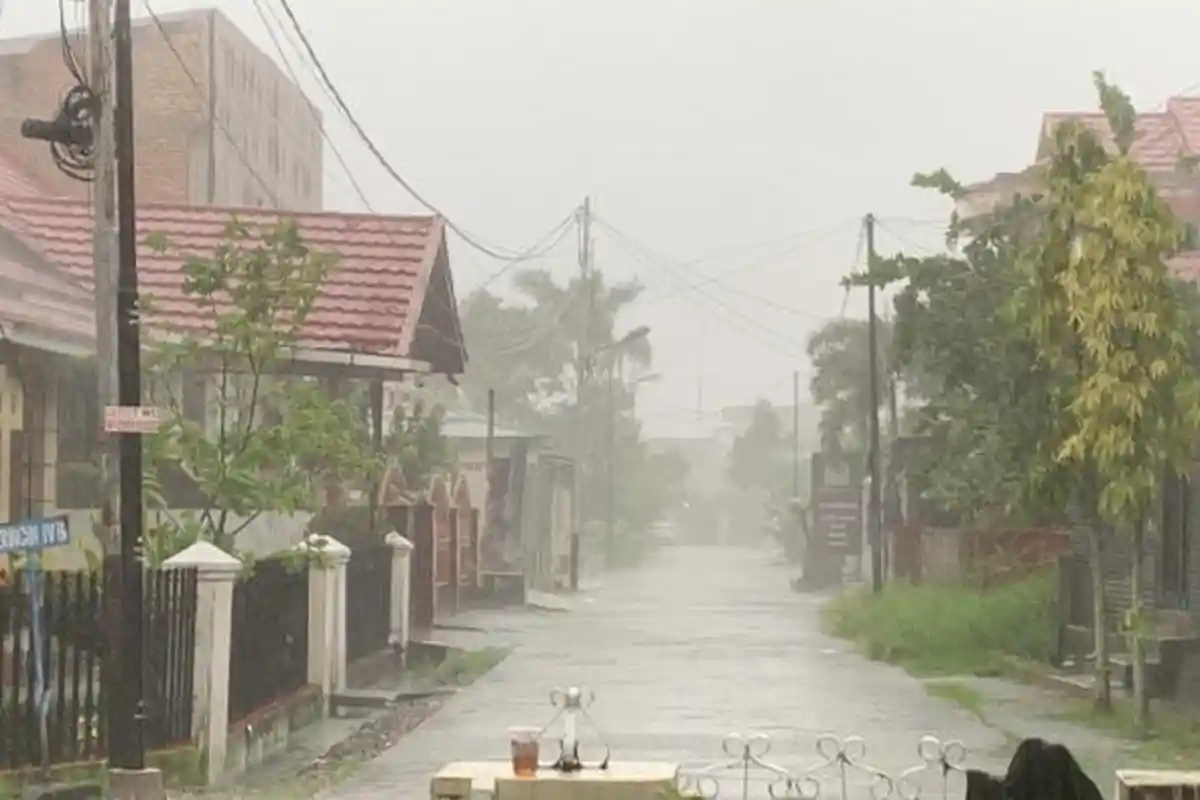 Cuaca Sumbar Kamis, 20 November 2025: Siapkan Payung, Padang Berpotensi Hujan Sejak Pagi