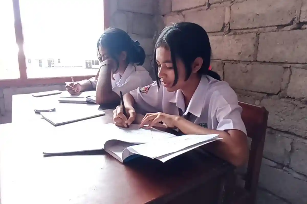 Pengusaha Mebel Segel SMA Negeri Kangae Sikka, Siswa Belajar dalam Ruangan Kepsek