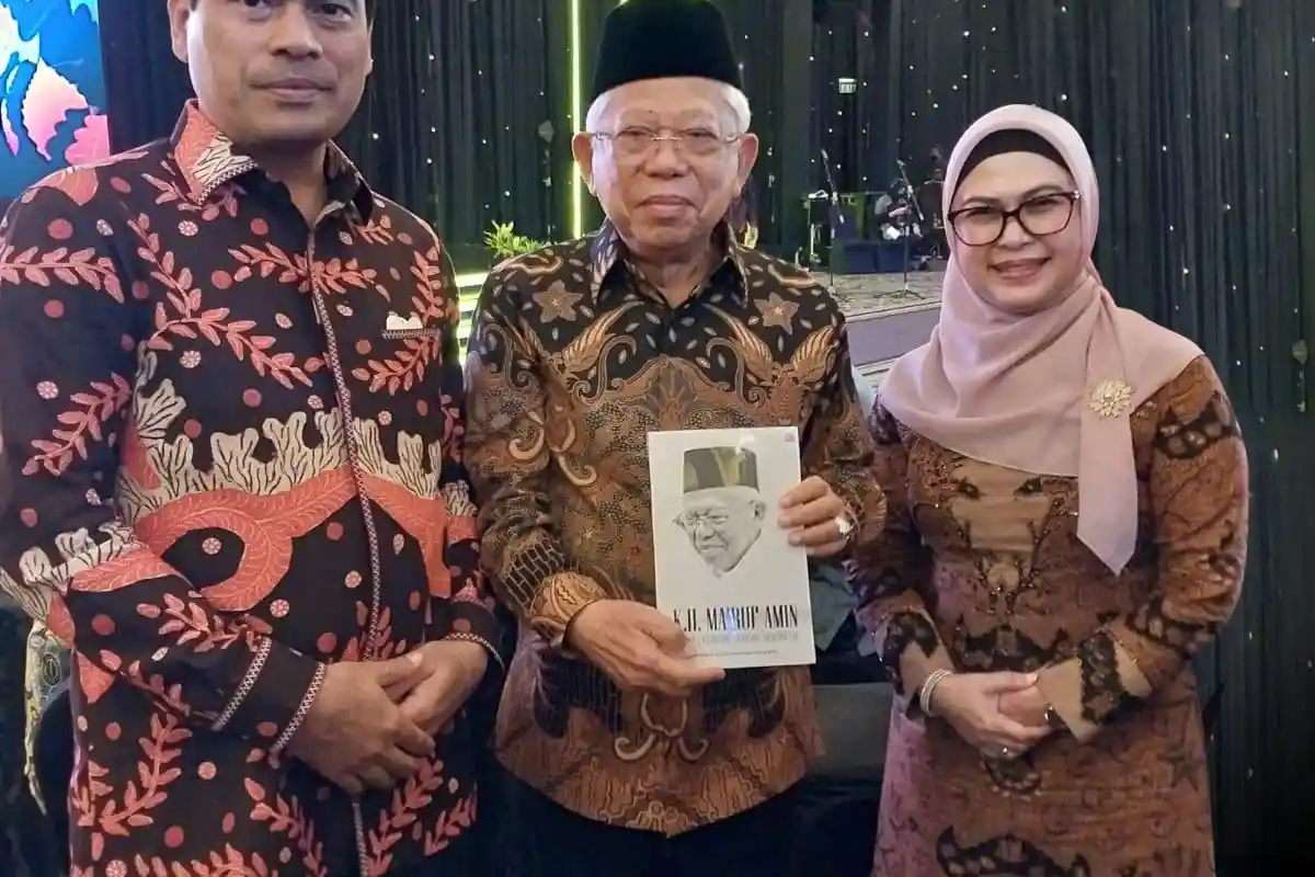 UIN Ar-Raniry Persembahkan Buku untuk Wapres Ma'ruf Amin