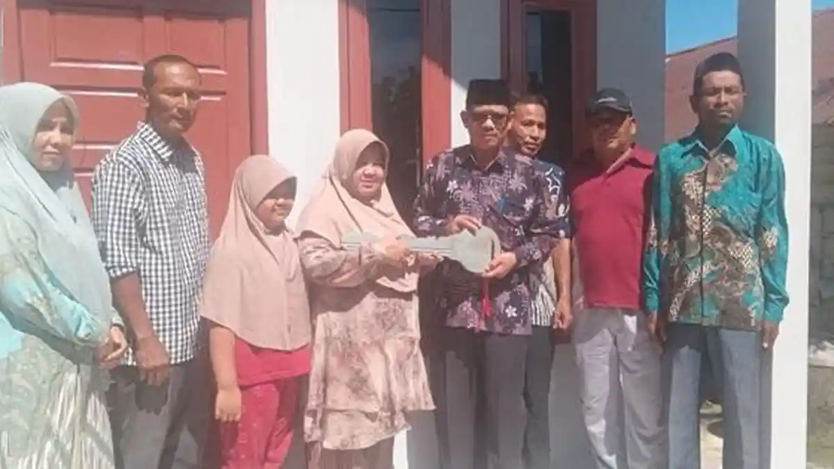 Seorang Janda Miskin di Gandapura Bireuen Terima Rumah Bantuan