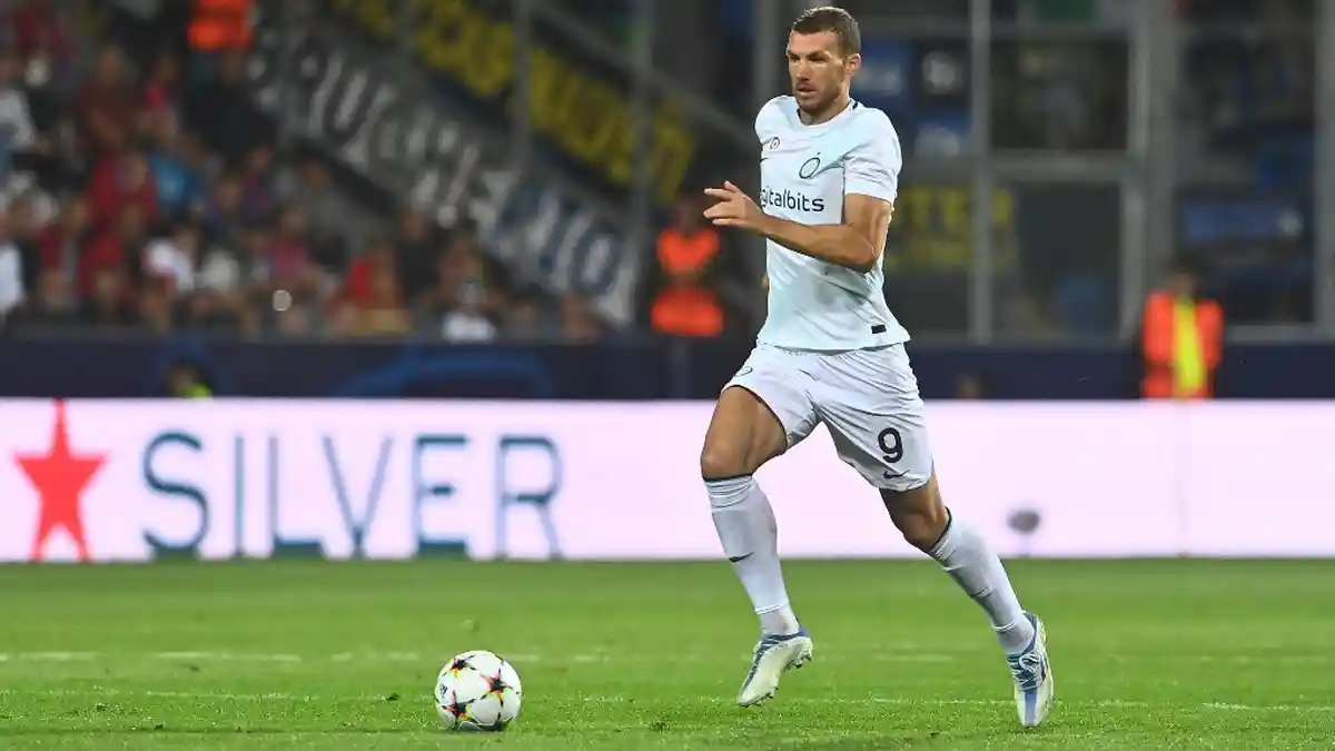 Inter Milan Korbankan Edin Dzeko Demi Penuhi Daftar Belanja Pemain