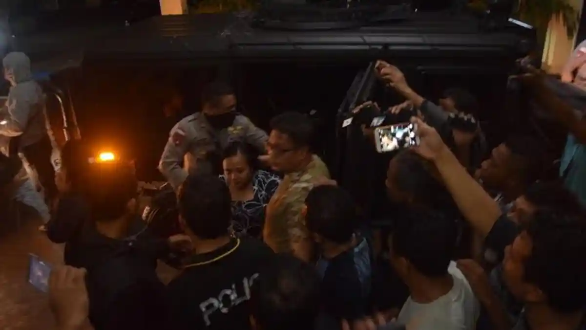 Warga Berusaha Pukul Penculik Anak Jaksa: Tega Sekali Kau. Dasar Perempuan Tidak Punya Hati!