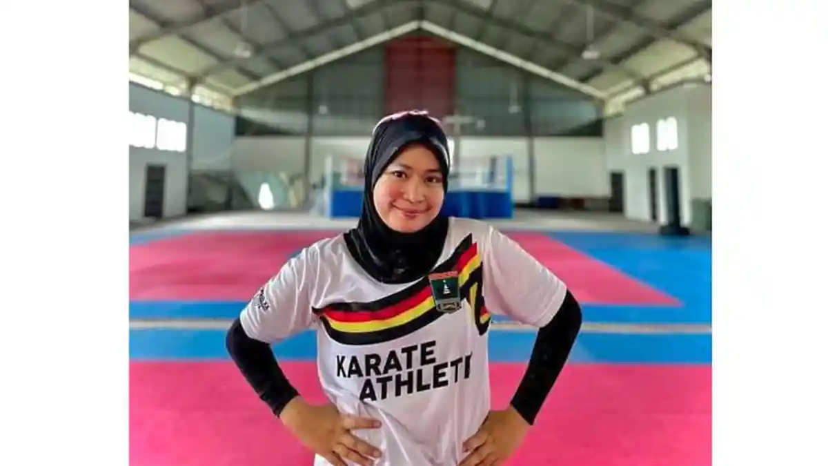 Karateka Sumbar Fadila Rahmi Harus Puas Raih Medali Perak PON Papua 2021, Tuan Rumah Unggul di Final