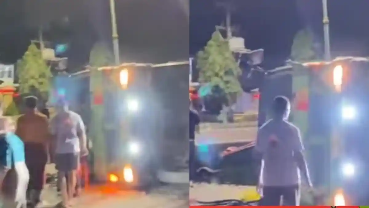 BREAKING NEWS, Truk Dump Terguling di Seberang Kantor DPRD Demak, Lalulintas Semarang-Demak Macet