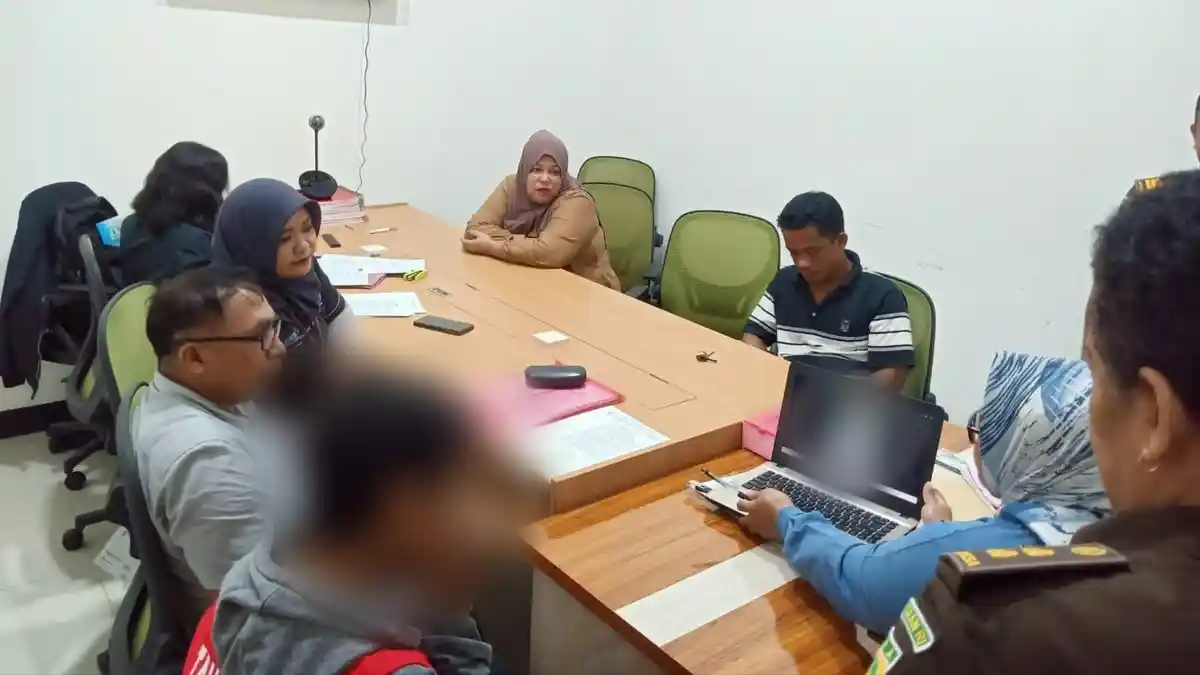 Polisi Serahkan Tersangka Video Air Panas ke Jaksa