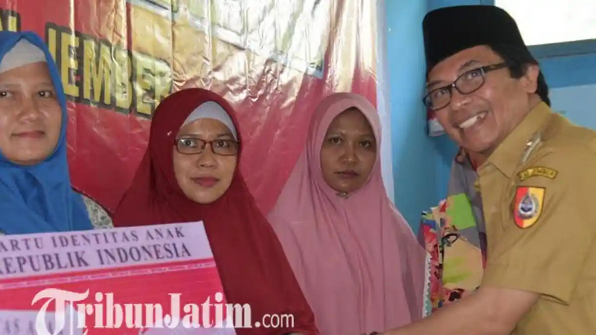 Pemkab Jember Beri Bantuan Stimulan Bagi Perempuan Rentan Sosial dan Ekonomi