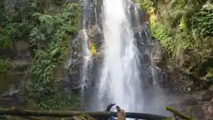 Air-Terjun-Cunca-Rede-di-Kampung-Ntaur-Desa-Sano-Lokom.jpg
