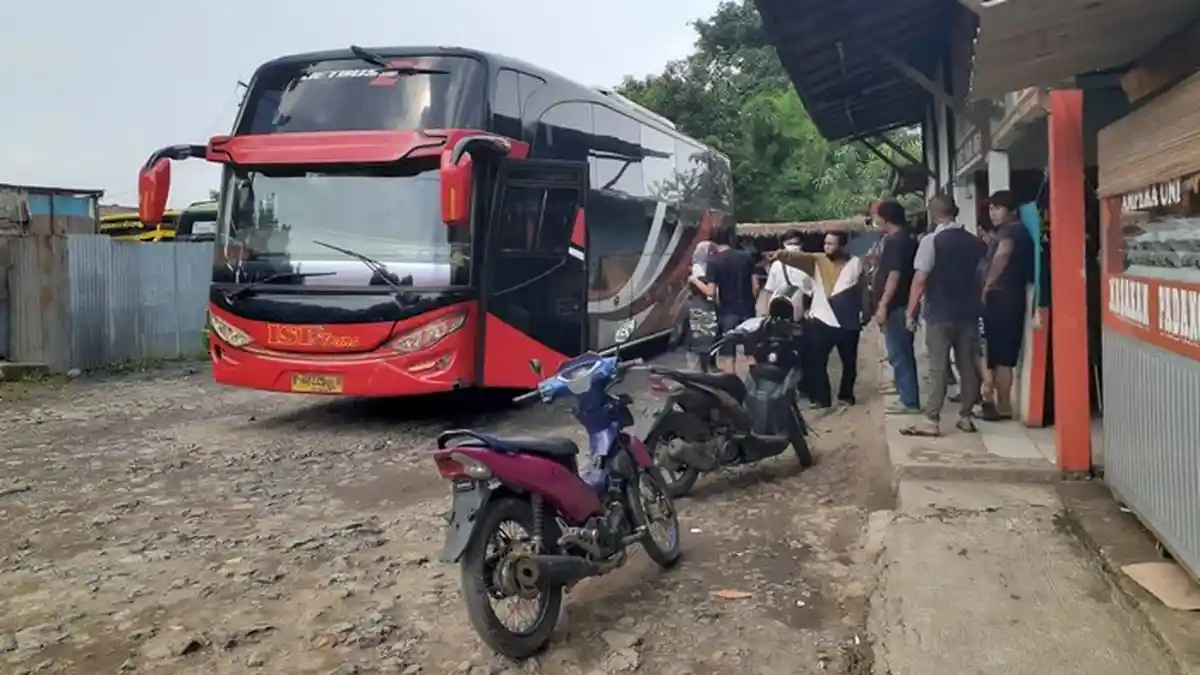 Terminal Bayangan di Kota Tangerang Masih Menjamur Angkut Pemudik