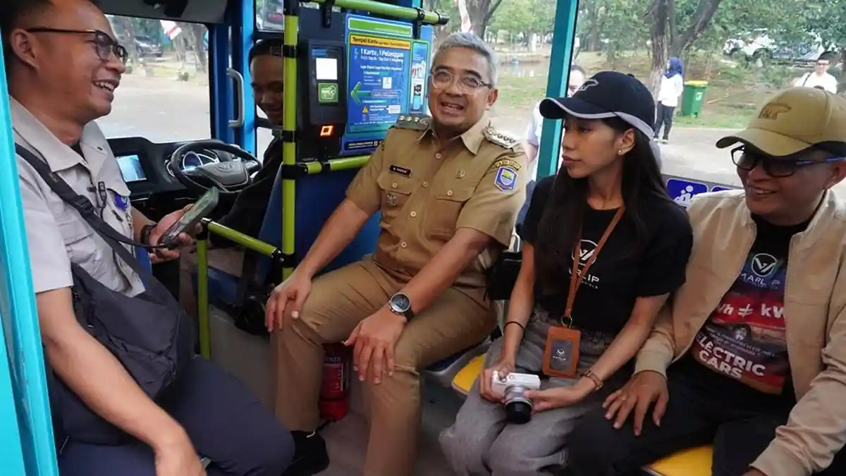 Angklung, Prototipe Angkot Pintar Dipamerkan ke Wali Kota Bandung, Begini Respons Farhan