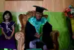 kakek-wisuda.jpg