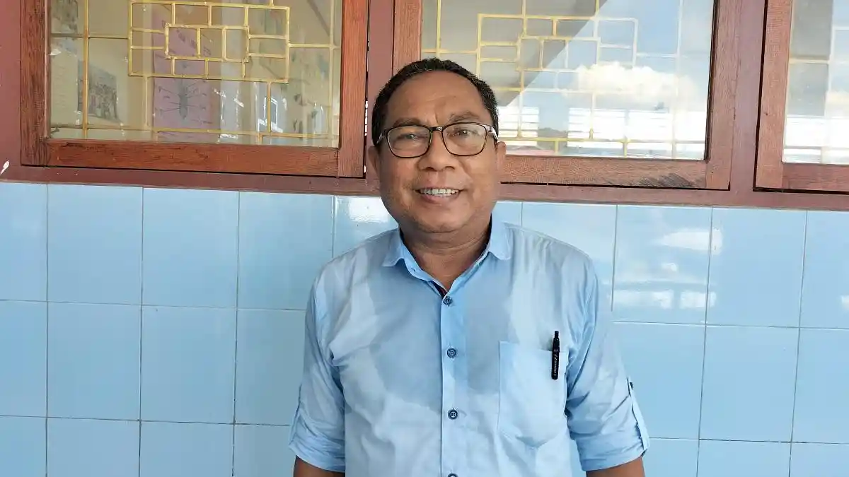 Romer Tapilatu Menaruh Perhatian Besar untuk Pendidikan Dasar