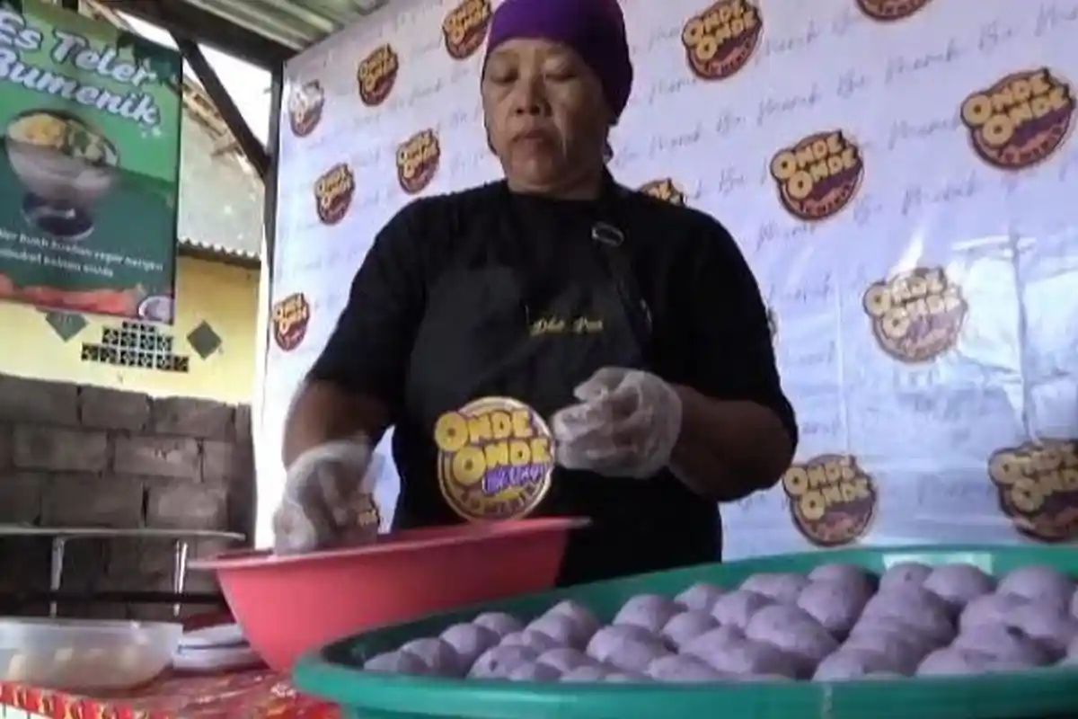 Sentuhan Emak Jombang Bawa Onde-Onde Ubi Ungu Naik Kelas, Berawal Buat Camilan Sehat di Masa Pandemi - onde-onde-ungu-Jombang-22.jpg