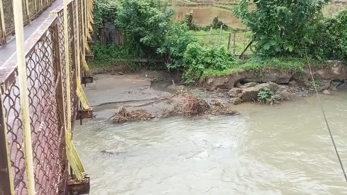 Krueng Meureubo Erosi, Jembatan Gantung Canggai - Jambak Pante Ceureumen Aceh Barat Terancam Ambruk