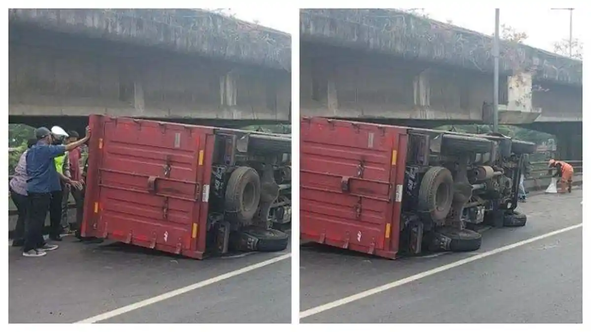 Truk Boks Berisi Sembako Terguling di Flyover Jalan RE Martadinata Mangga Dua 