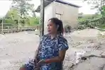 Kepala-Sekolah-SMP-Negeri-Halioan-Erni-Yanti-Pandie.jpg