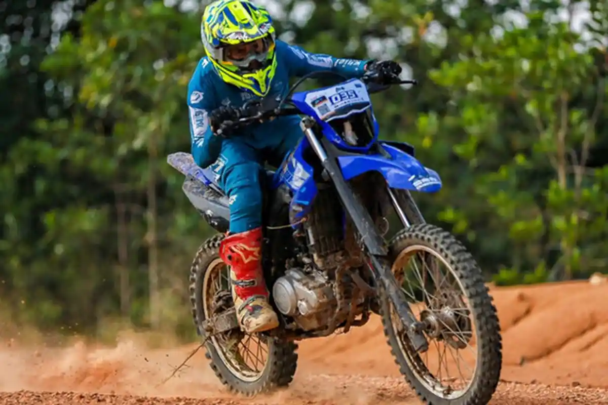 Jadi Pusat Perhatian, Shell bLU cRU Yamaha Enduro Challenge Berlangsung Meriah di Kalimantan - 20230912-1.jpg