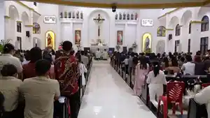 Perayaan-malam-suci-Vigili-Paskah-di-Gereja.jpg