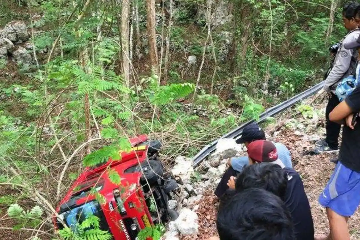 Kecelakaan Minibus Masuk Jurang di Turunan Kaliurang Yogya, Sopir : Saya Pikir Sudah Masuk Gigi Satu