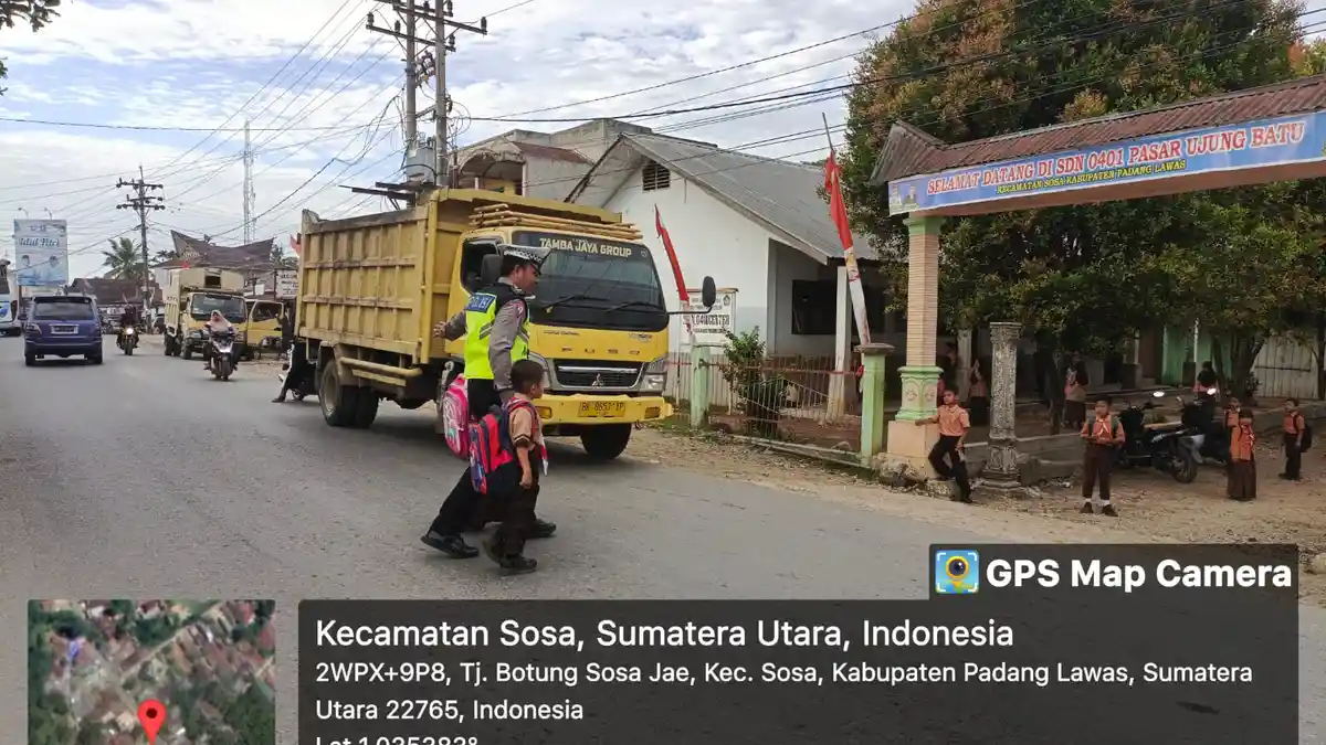 Kapos Lantas Polsek Sosa Berjaga di Lokasi Rawan Laka Untuk Keselamatan Anak Sekolah