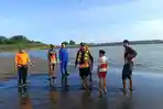 Pencarian Bocah Tenggelam di Muara Sungai Serang: Fokus TKP, Jembatan Glagah, Pemecah Gelombang