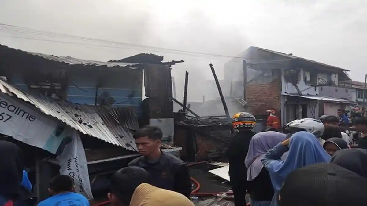Pagi Mencekam di 10 Ilir Palembang, Api Diduga dari Rumah ODGJ yang Tinggal Sendirian