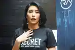 tyas-mirasih-dalam-sesi-wawancara-pada-peluncuran-trailer-dan-poster-film-the-secret.jpg