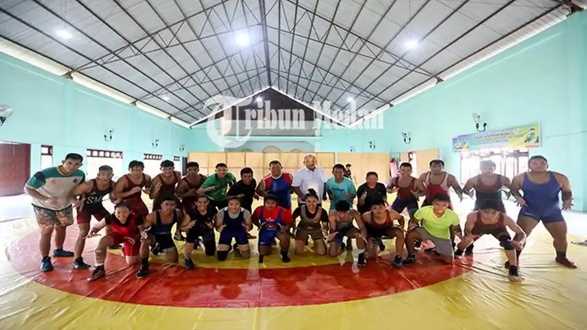 Berita Foto: Pelatih Kepala Gulat Sumut Sebut Persiapan di Atas 60 Persen, Tatap PON 2024 - 04102023_BERFOTO-BERSAMA_ABDAN-SYAKURO-3.jpg