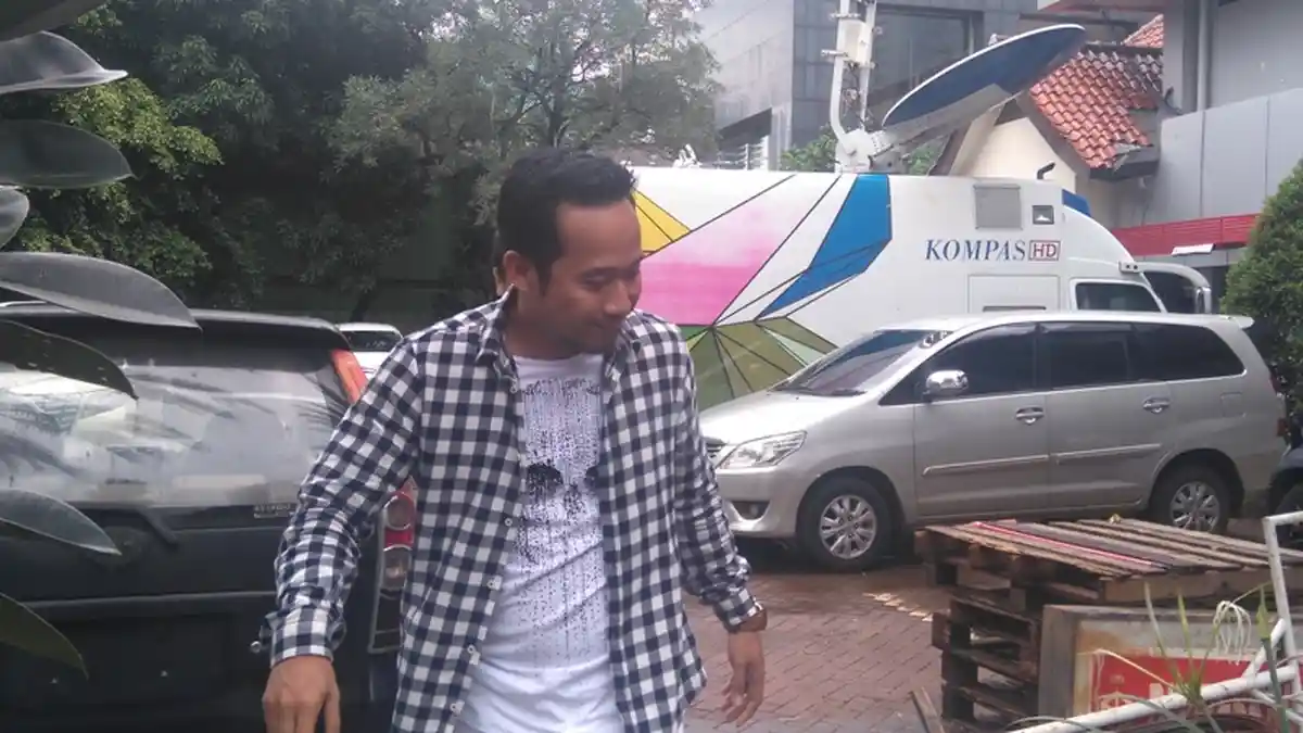 Denny Cagur Susul Ayu Ting Ting dan Julia Perez Masuk Gedung Reserse Kriminal Khusus