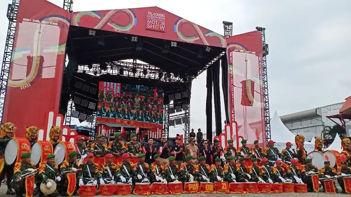 Drum Band Pusdikzi Meriahkan Telkomsel IIMS 2019